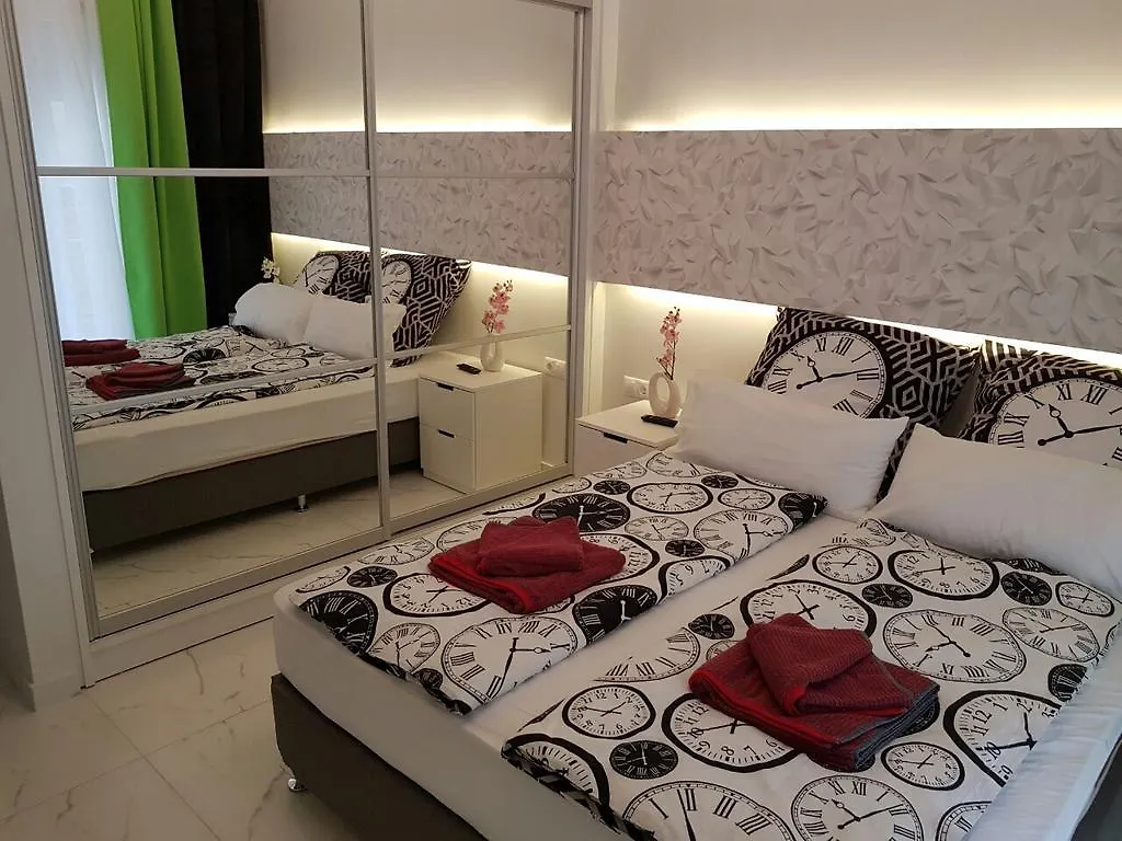 Laura Aristotelous Square Apartment의 연락처
